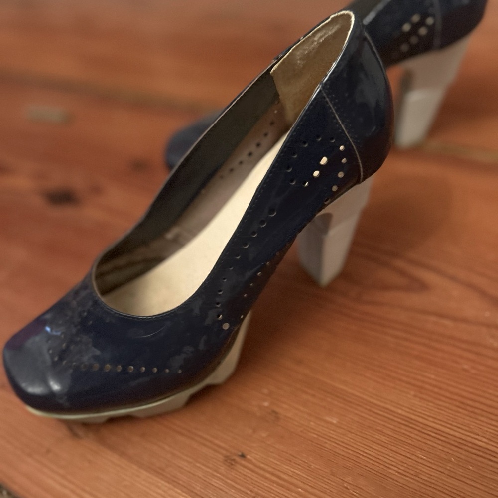 Prophecy shoes. Very comfortable. Rubber heel.